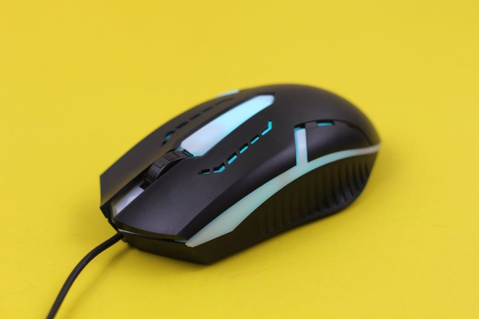 How many buttons should a gaming mouse have? 